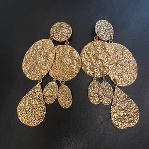 VINTAGE Authentic Oscar de la Renta gold hammered earrings